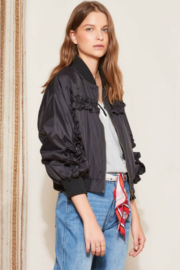 https://stylease-live.satuvisidigital.com/uploads/products/43UZjgrDg9EGiA9pxNY8Tlp8X0yz9CiVIHbrtfG5.jpg
