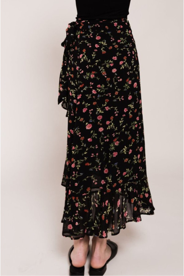 https://stylease-live.satuvisidigital.com/uploads/products/4nfPLGEAiFSGNgo63MPUZcdQantr4es8UbSbEzYf.jpg