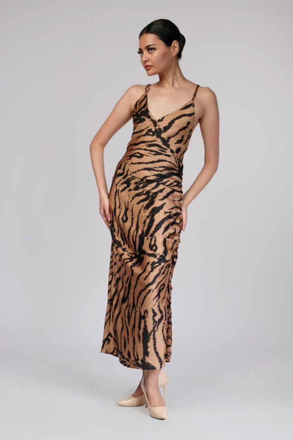 https://stylease-live.satuvisidigital.com/uploads/products/59TrnLvpGh2zVrI7c3XYlhX7fa7DkY8mRilivcDO.jpg