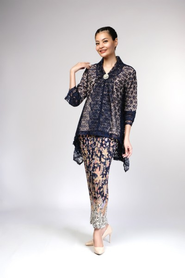 https://stylease-live.satuvisidigital.com/uploads/products/6XNr2FC8A38nC9kqg1V6jXG7ZUOZAOzK1JXQuilz.jpg