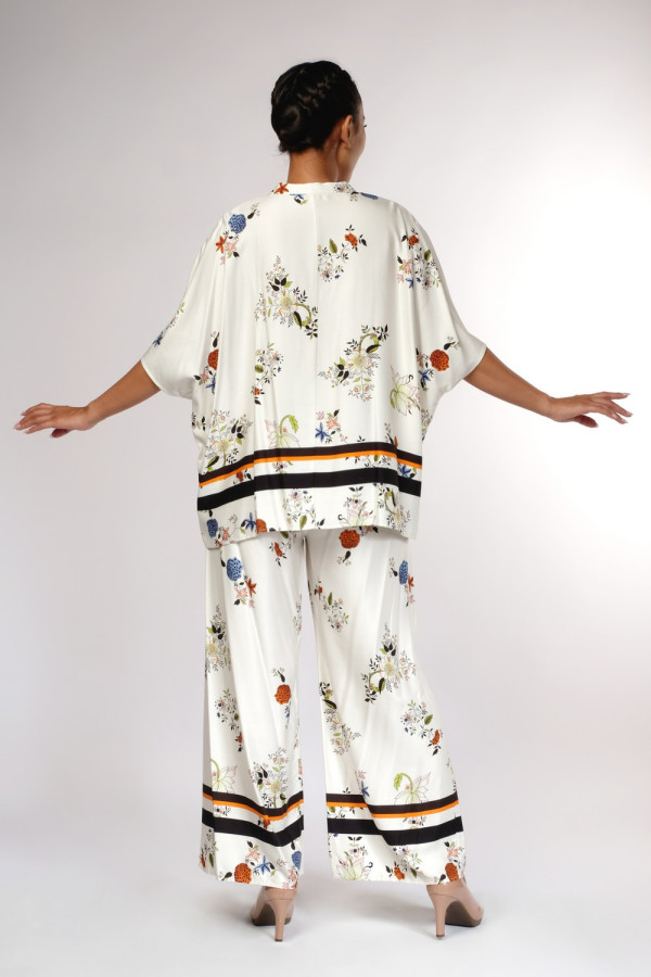 https://stylease-live.satuvisidigital.com/uploads/products/6bNs5nPyvGx6DM6VAvswICXADuVOS41UQoJa3Lsr.jpg