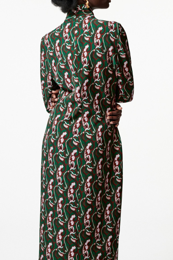 https://stylease-live.satuvisidigital.com/uploads/products/7hE3WVNhqy6wrD5lfXURqecepIfNR7FW1aC68cWC.jpg