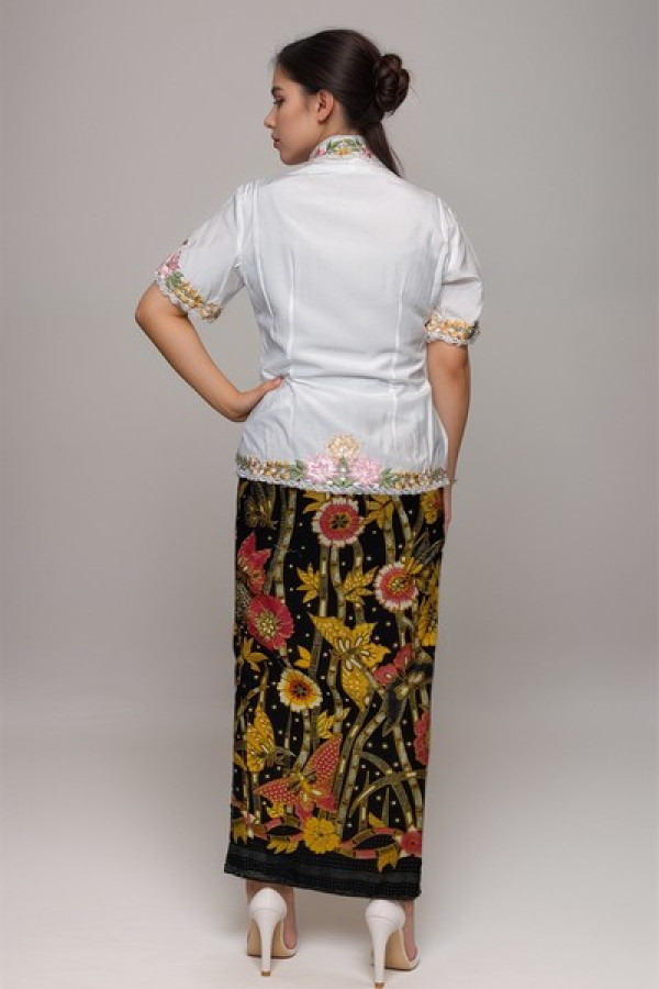 https://stylease-live.satuvisidigital.com/uploads/products/8ELF0L4yY8h0QTR7sCoflXqNPbv7c1JAS0mATDgU.jpg