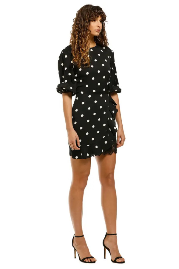 https://stylease-live.satuvisidigital.com/uploads/products/BP63DzuMZtsoFNFg5nxvmsmbxpOBZDkcE5rtlzTQ.jpg