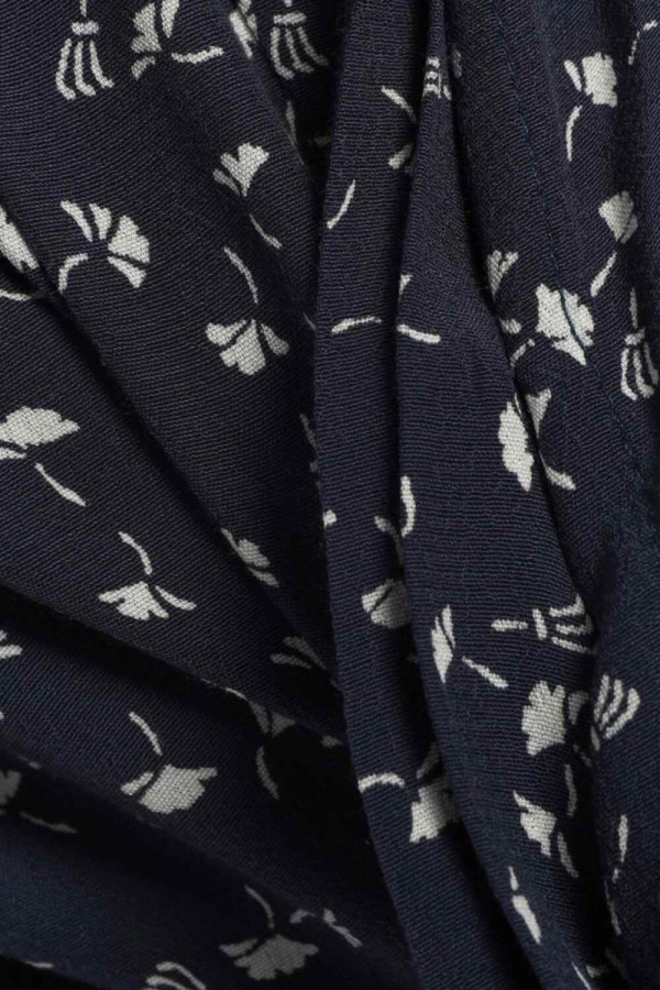 https://stylease-live.satuvisidigital.com/uploads/products/J6DgYe1QqINll7nQ3fssg4w9fyScjdJOu0J6m6Vr.jpg