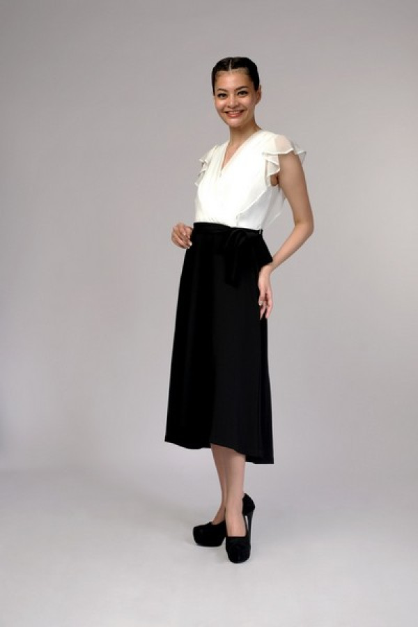 https://stylease-live.satuvisidigital.com/uploads/products/KGYyKdhI6Yh3k9HIEzs3ZGILOp7onVag5iW2n9Wd.jpg
