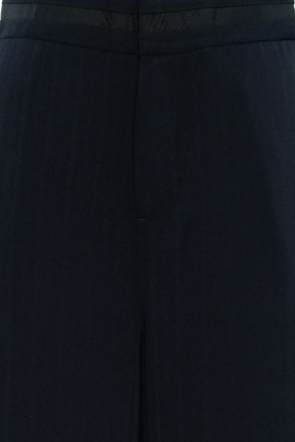 https://stylease-live.satuvisidigital.com/uploads/products/MYz15pSzLJaW1V0OIckNLjU5imHuOiuGfPrRoS1X.jpg
