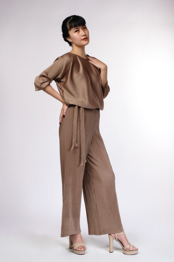 https://stylease-live.satuvisidigital.com/uploads/products/NT8t4N0UCGkjzwbl60ugCNyUyFJuWNM2e5iV5QEB.jpg