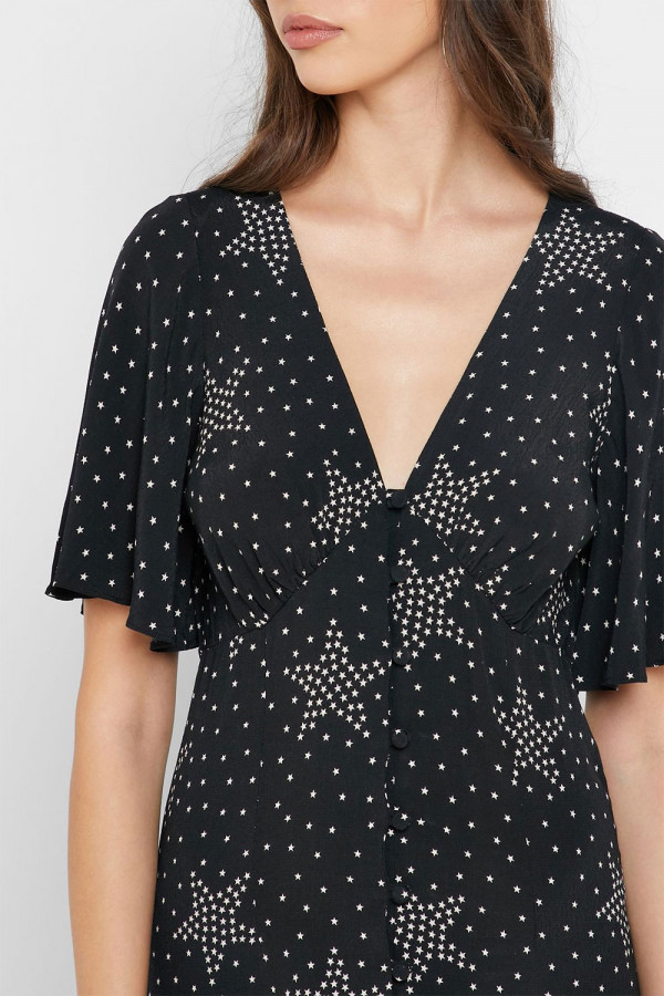 https://stylease-live.satuvisidigital.com/uploads/products/OcghRbufbeyVCwhGMzfLLcbPcoNizkmDAbf52gQ4.jpg