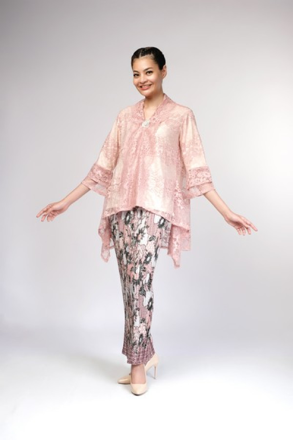 https://stylease-live.satuvisidigital.com/uploads/products/P8CzoWzvQqOthH3j6lbIaK1Zz3DCP8meKqWKljbG.jpg