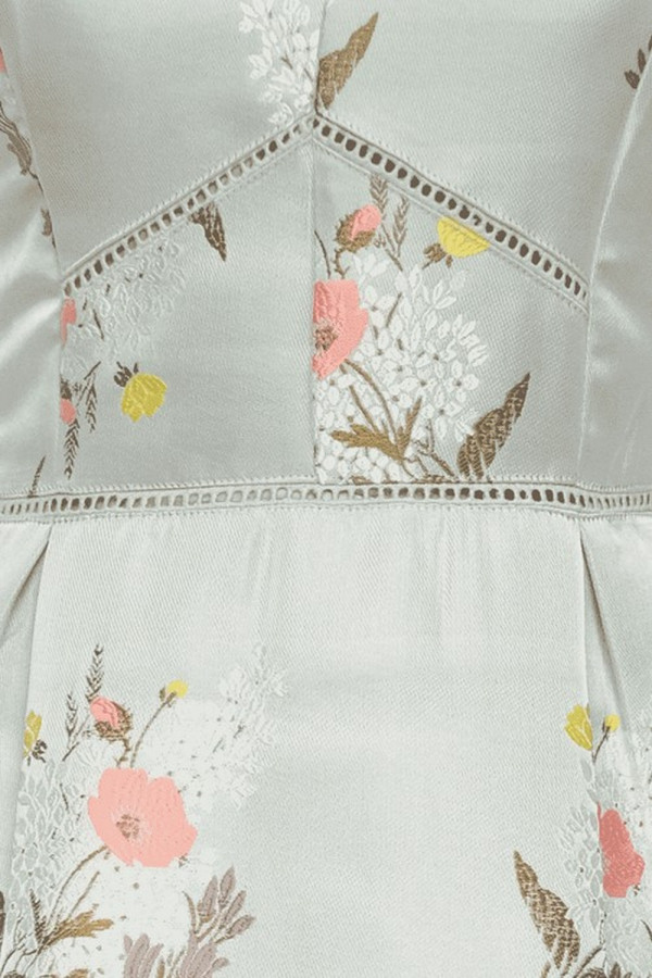https://stylease-live.satuvisidigital.com/uploads/products/RUQNvo1MmKkI8XuYH0tadAase3mIpRZbTJPdxkkZ.jpg