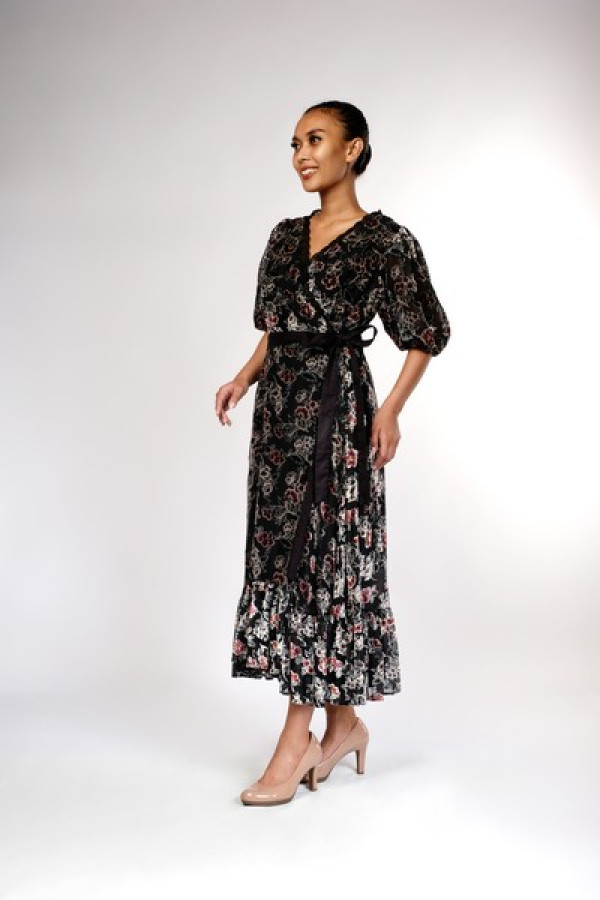 https://stylease-live.satuvisidigital.com/uploads/products/V5QgDNg8qOU0PYsewvwmum3FXkQPe2ZudIc6sFN7.jpg