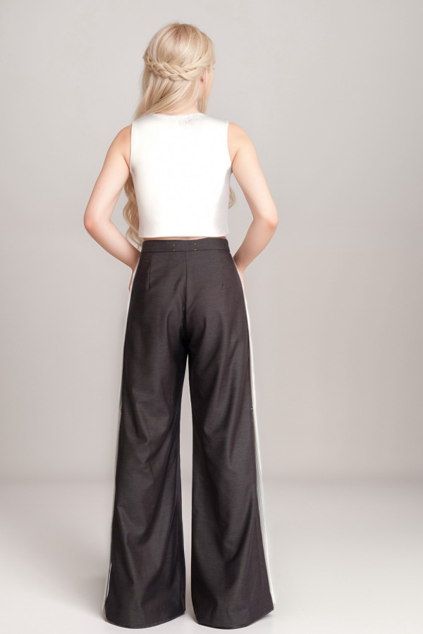 https://stylease-live.satuvisidigital.com/uploads/products/YISo93FQsnNbA4IfbSSMyaiaby3lf2tuR6vOAQi2.jpg