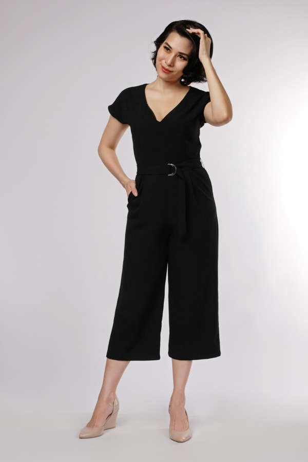 https://stylease-live.satuvisidigital.com/uploads/products/YOcAzYBiuWBgpYNZOxAQNQB6rzYRTjw2zBwM7VoG.jpg