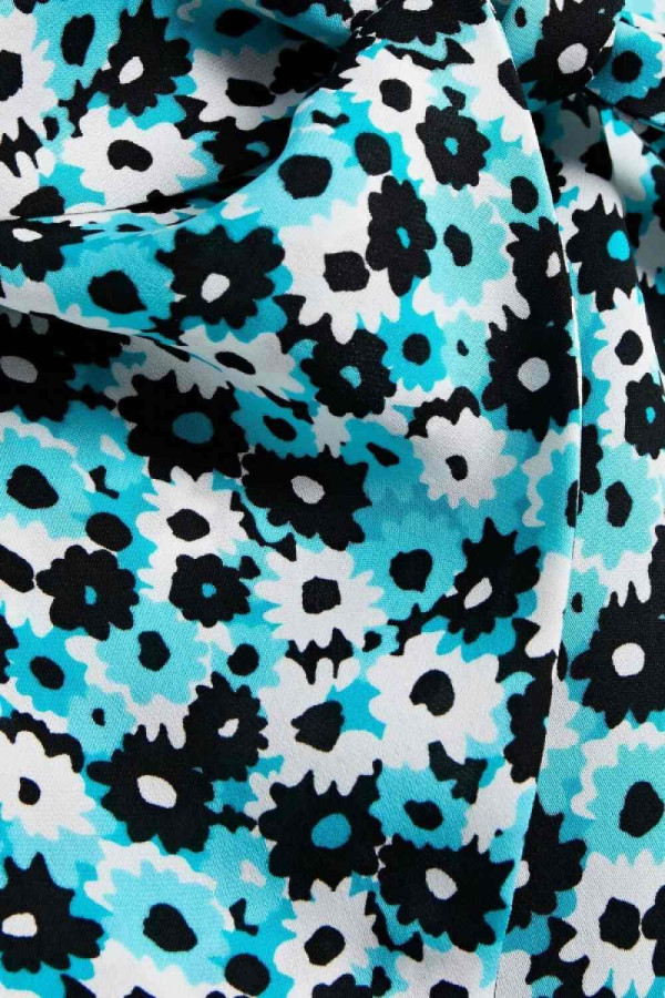 https://stylease-live.satuvisidigital.com/uploads/products/YTBpGGcnW2WKjPpPOQGkpy5QfGcHpJgQfi1ZEbll.jpg
