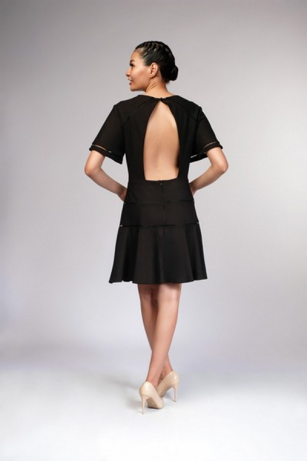 https://stylease-live.satuvisidigital.com/uploads/products/bdFuGgNzm3cS6qK7S4BNzn5rPIBZXxP7YMgrhCu4.jpg
