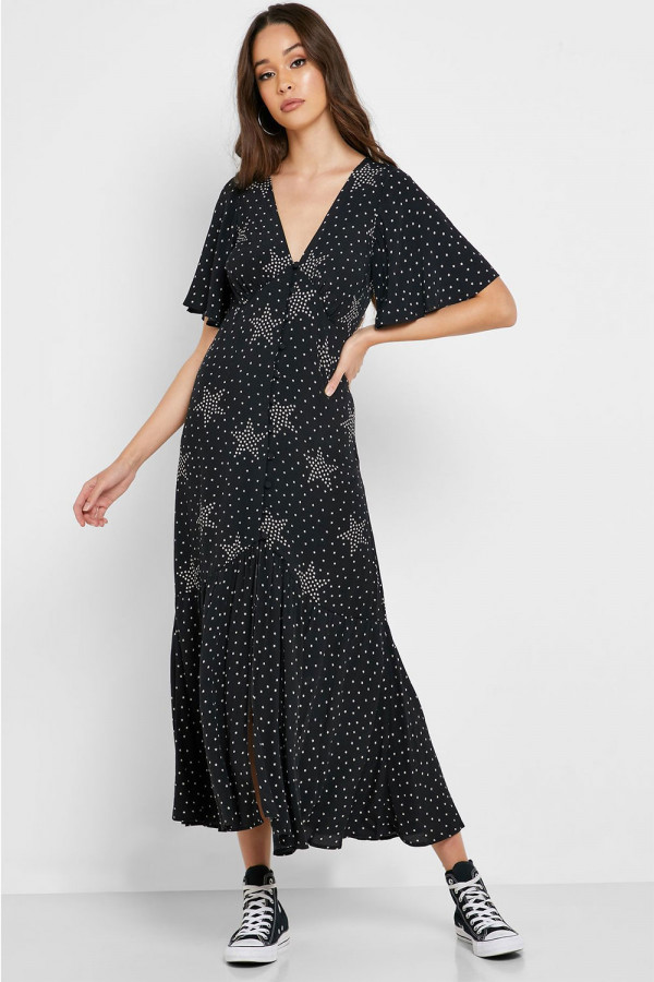 https://stylease-live.satuvisidigital.com/uploads/products/cixBBjWNKyHsnLXHxvIVU07COXmxWLRnYwBGjFyA.jpg