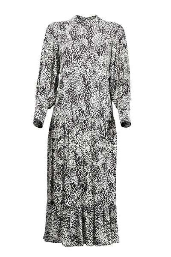 https://stylease-live.satuvisidigital.com/uploads/products/dzLcr96GkFG7ijbQl38tYb9xe2RmUXg9ju5qS1yX.jpg