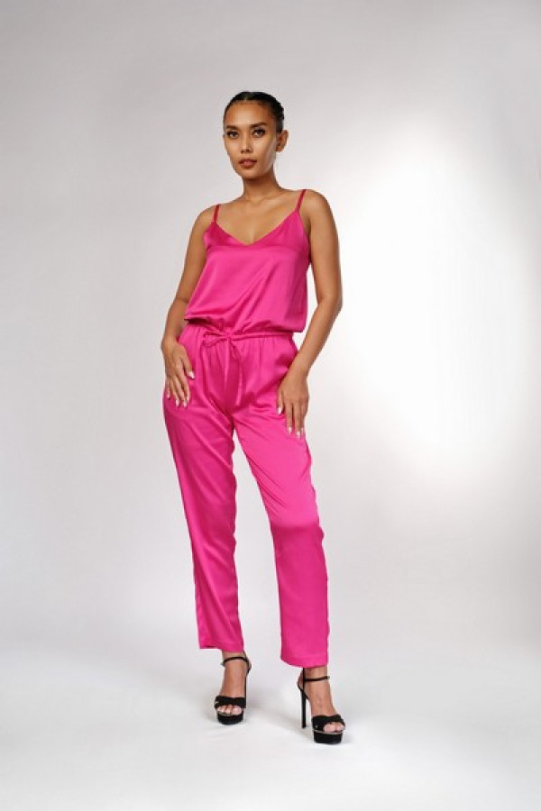 https://stylease-live.satuvisidigital.com/uploads/products/kCen9wCxsk5aHR0k2rEsPBKyrFWqISJhUx7dN6Lv.jpg