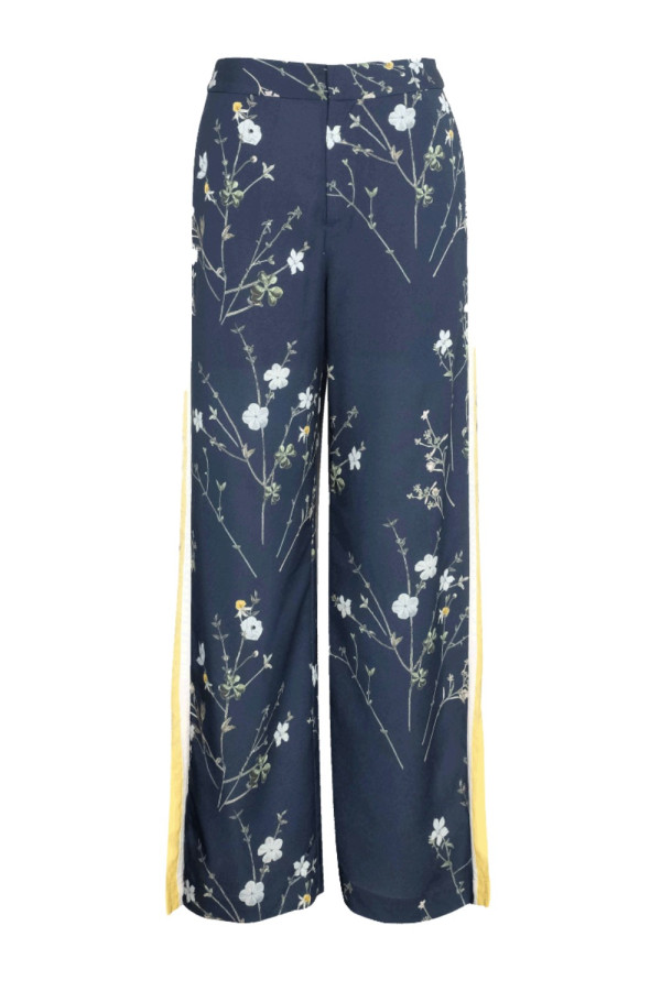 https://stylease-live.satuvisidigital.com/uploads/products/mAPGXNjBw9HWEMmFIWRDL0TsiqvsjZimWtCCDqOB.jpg
