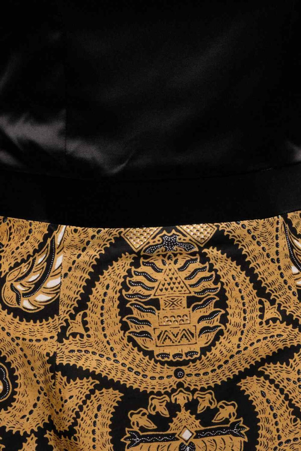 https://stylease-live.satuvisidigital.com/uploads/products/ooWWAtWp5NMH2BkuG64bwjo2NQr6z2zyv6fbLLBX.jpg